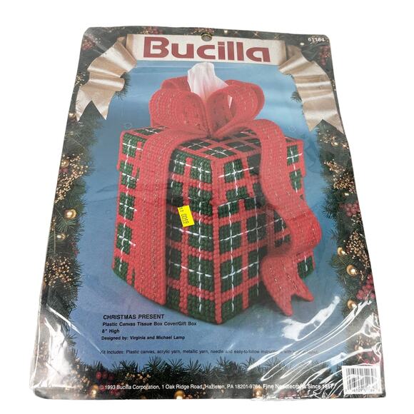 Bucilla Vintage Christmas Present Plastic Canvas Tissue Box Cover Gift Box New - Picture 1 of 12